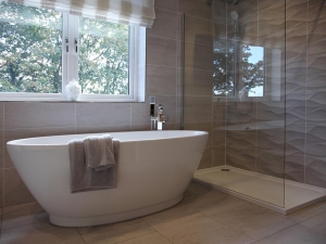 En-suite bathroom in showhome of home at Forge View.