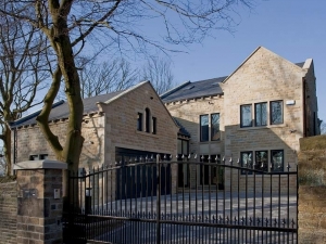 Exterior front of Anderson House.