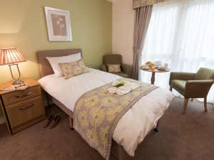The Oakes features 60 bedrooms, all with en-suite facilities, and a walk-in shower.