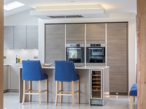 Fully integrated SieMatic kitchen and drinks fridge at Stocksmead